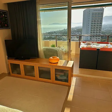 With Stunning Sea & Mountain Views Appartement