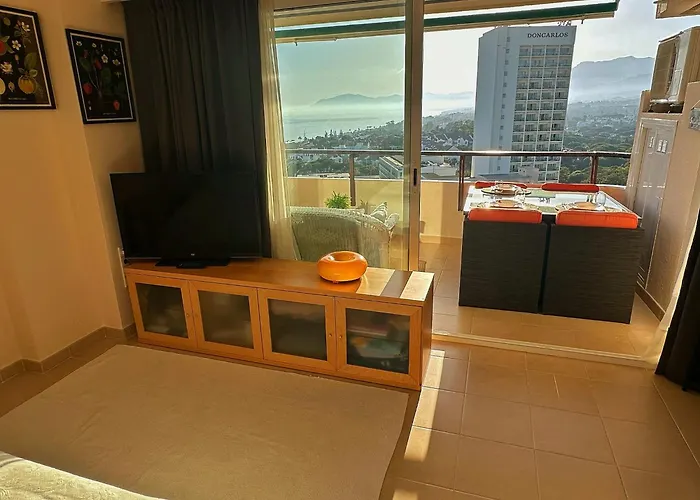 With Stunning Sea & Mountain Views 公寓